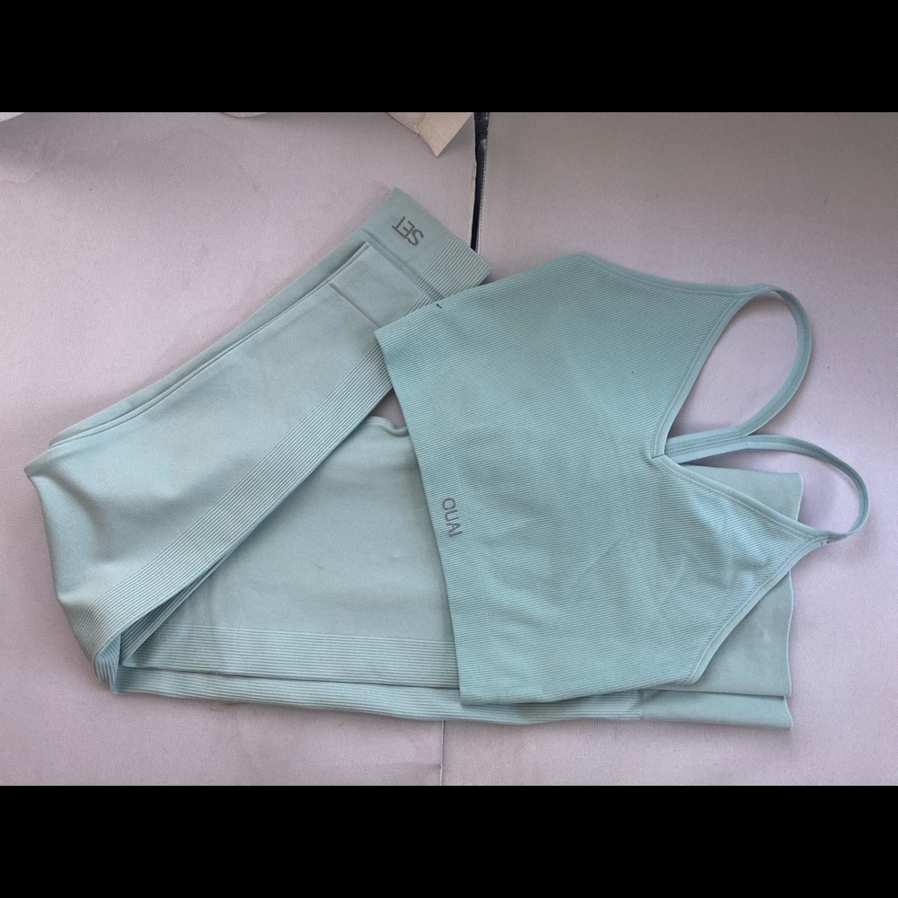 Set active & OUAI seamless leggings and V bra
